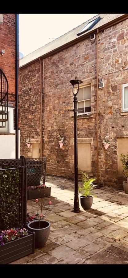 Courtyard Holiday Apartments ベルパー エクステリア 写真