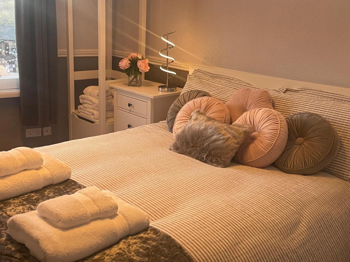 Courtyard Holiday Apartments ベルパー エクステリア 写真