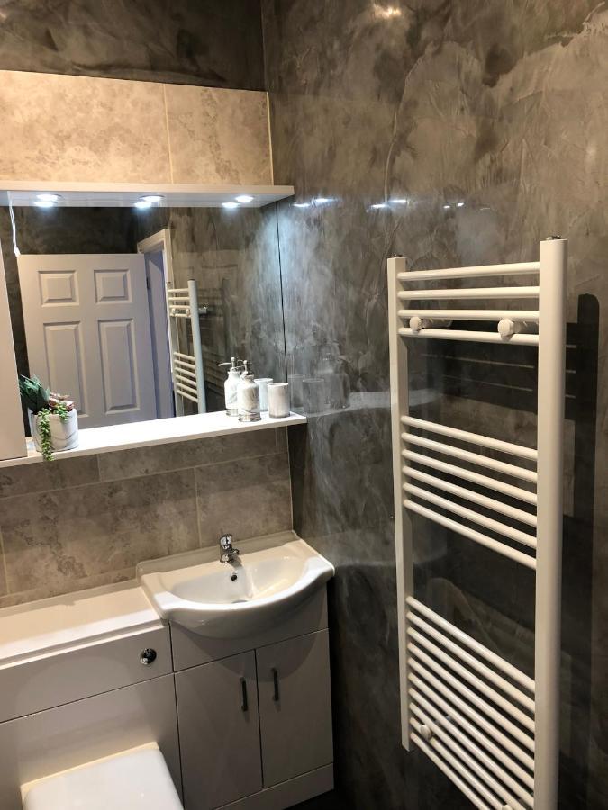 Courtyard Holiday Apartments ベルパー エクステリア 写真