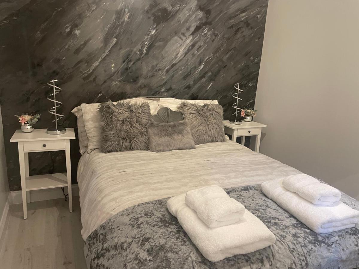 Courtyard Holiday Apartments ベルパー エクステリア 写真