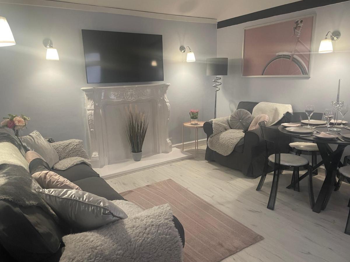 Courtyard Holiday Apartments ベルパー エクステリア 写真