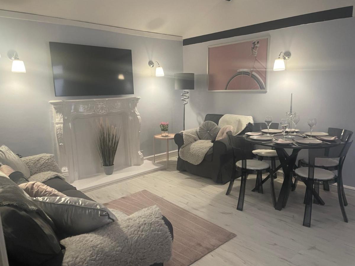 Courtyard Holiday Apartments ベルパー エクステリア 写真