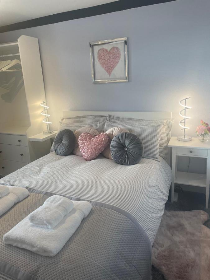 Courtyard Holiday Apartments ベルパー エクステリア 写真
