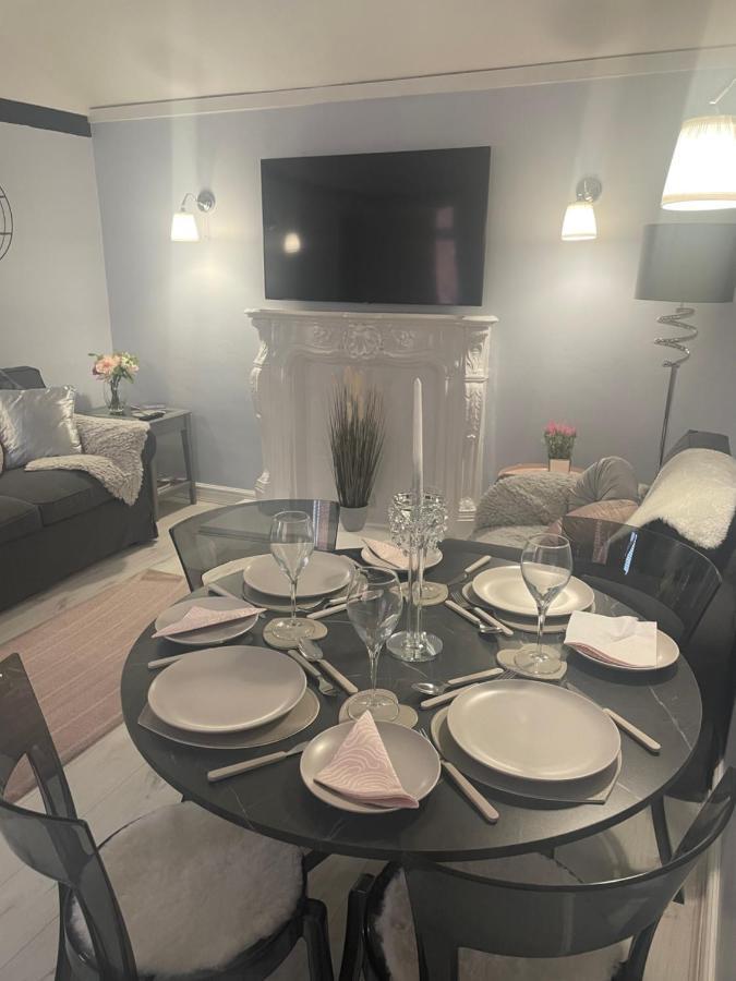 Courtyard Holiday Apartments ベルパー エクステリア 写真