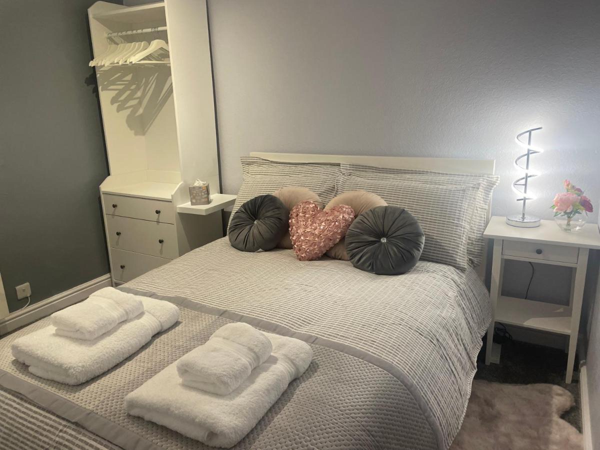 Courtyard Holiday Apartments ベルパー エクステリア 写真