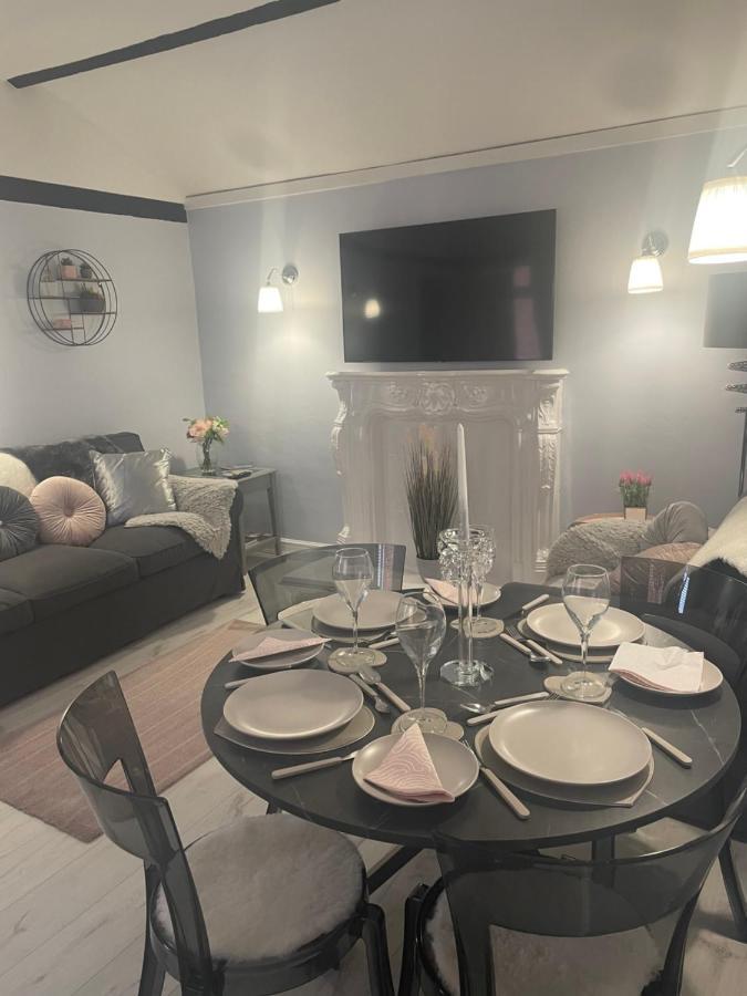 Courtyard Holiday Apartments ベルパー エクステリア 写真