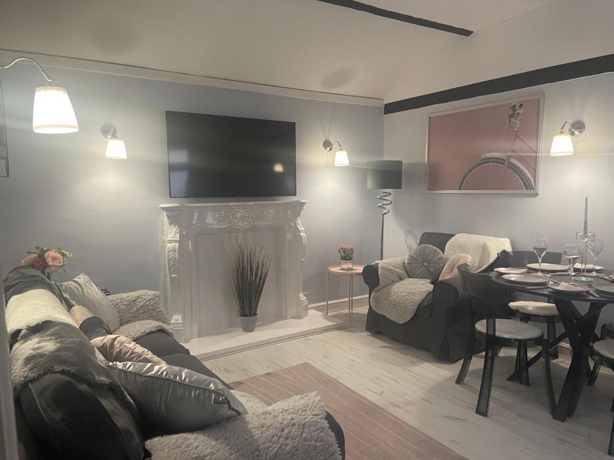 Courtyard Holiday Apartments ベルパー エクステリア 写真
