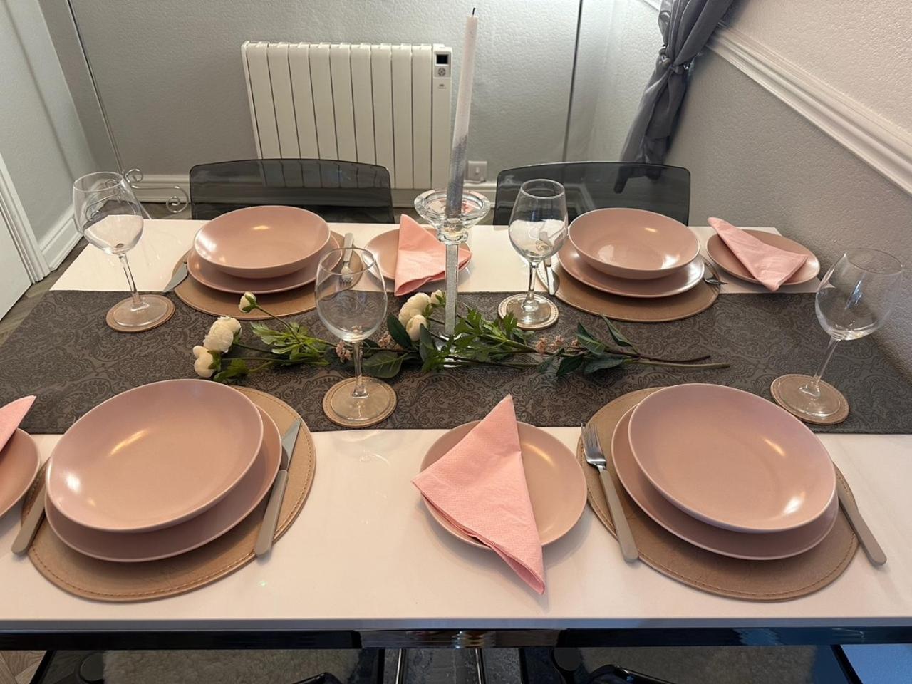 Courtyard Holiday Apartments ベルパー エクステリア 写真