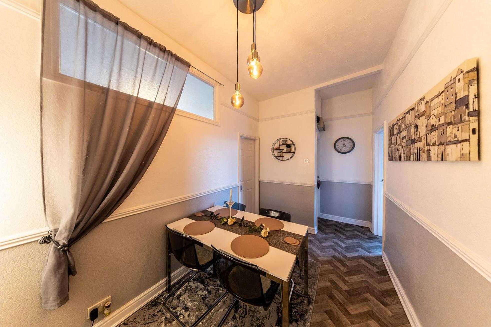 Courtyard Holiday Apartments ベルパー エクステリア 写真